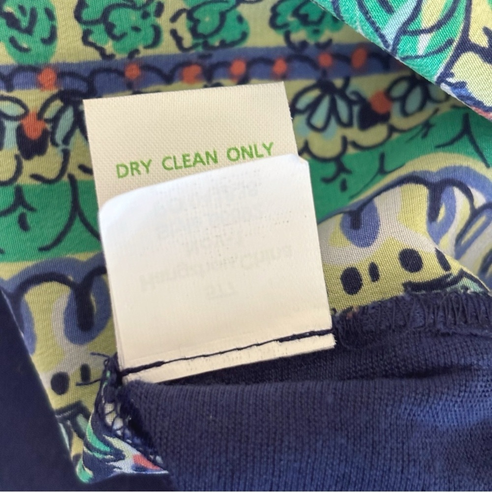 Lilly Pulitzer Marion Silk Top XS S Bright Navy Escape Animals - Picture 8 of 8